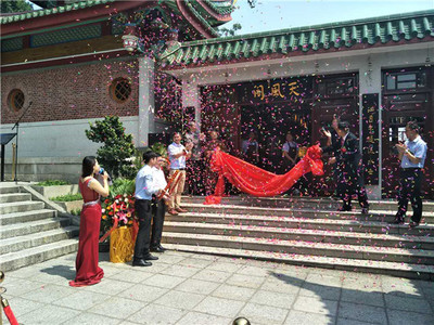 日光巖景區(qū)主題文創(chuàng)商品店五一迎客(組圖)